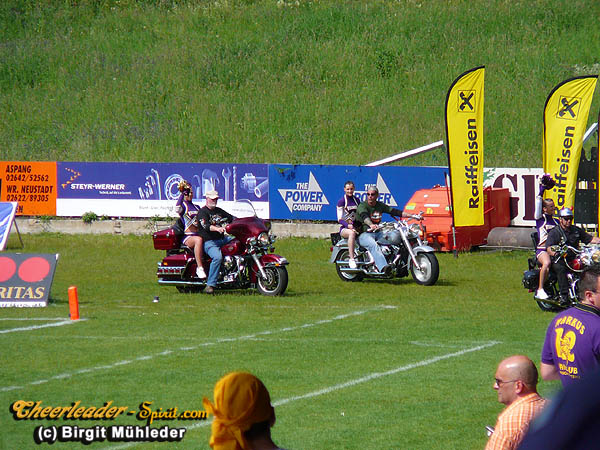 ../Images/2008charitybowlX 032.jpg
